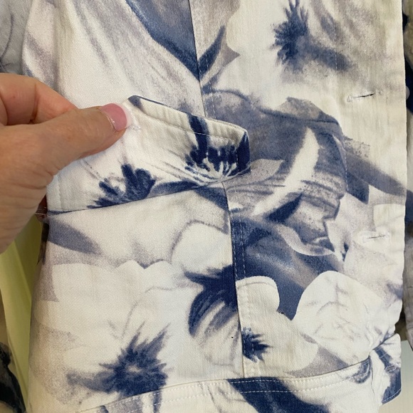 3/$30 Wonderfully floral and lacy. - Picture 5 of 5